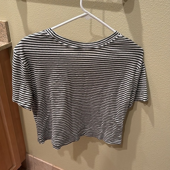 Splendid woman's black and white cropped striped tee shirt - Picture 6 of 8